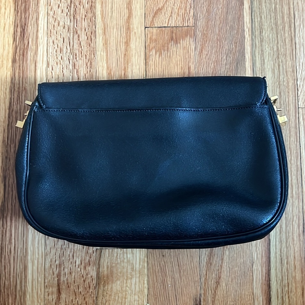 GIVENCHY VINTAGE black leather purse with gold hardware - Picture 9 of 11